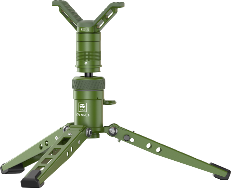 Sirui-pöytätolpassa / Low Angle Monopod Feet & V-Shape Gun Pedal -versiossa vihreänä on kolme säädettävää jalkaa, vakaa V-muotoinen kehto ja säätönupit - ihanteellinen käytettäväksi kuvaus- tai kameratukena.