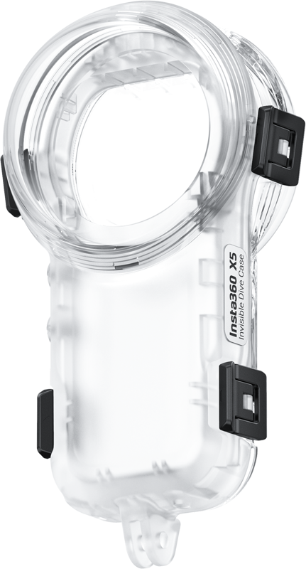 Kirkas muovinen suojakotelo, jossa on mustat salvat ja jossa on merkintä Insta360 X5 Invisible Dive Case, suunniteltu vedenalaiseen käyttöön Insta360 X5 -kameran kanssa.