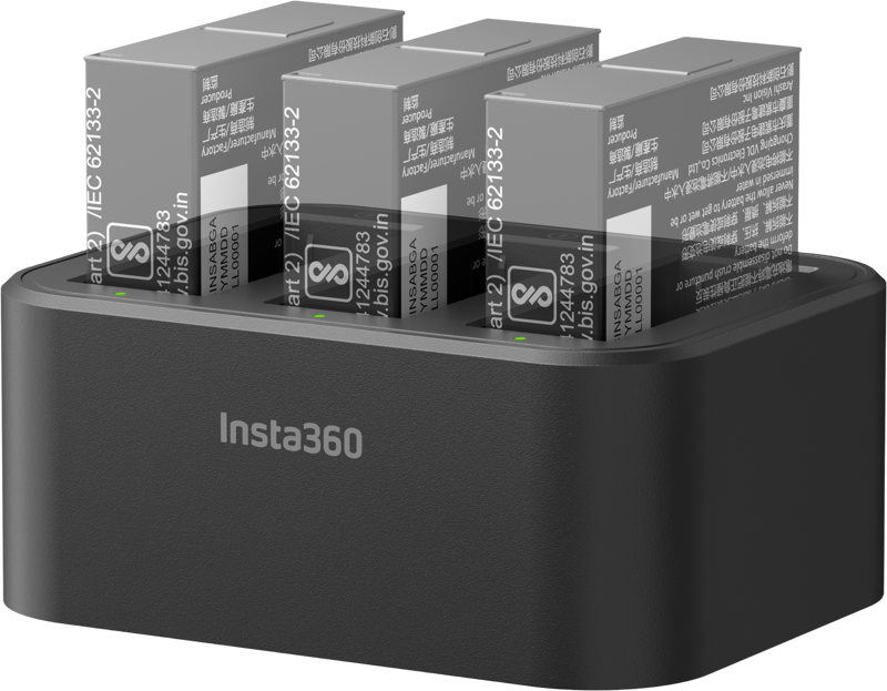 Insta360 Ace Pro 2/Ace Pro/Ace Fast Charge Hub on musta lataustelakka, jossa on neljä harmaata kameran akkua pystyssä, joissa jokaisessa on vihreä merkkivalo. Insta360-logo näkyy telakan etupuolella.
