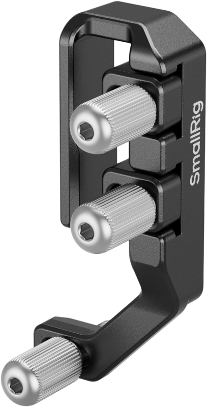 SmallRig 5592 USB-C & Multi Cable Clamp for Sony FX2 Cages on musta metallinen lisävaruste, jossa on kolme hopeanväristä nuppia ja kiinnikkeen kaltainen muotoilu, jota käytetään kameran kaapeleiden kiinnittämiseen tai kiinnittämiseen FX2-häkkiin.