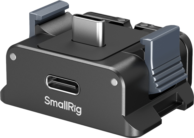 SmallRig 5376 Battery Adapter Plate for DJI Osmo Pocket 3 on musta kameran lisävaruste, jossa on USB-C-liitin yläosassa, sivukahvat ja USB-C-portti edessä. "SmallRig" on painettu laitteen etupuolelle.