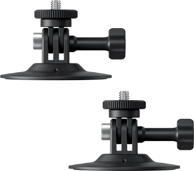 Kaksi Insta360 Flexible Adhesive Mount -liimakiinnike -yksikköä, mustat, säädettävillä nupeilla varustetut, näytetään hieman eri kulmista vaaleaa taustaa vasten.