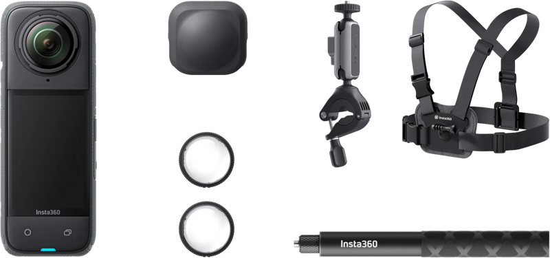 Insta360 X4 Bike Bundle -toimintakamera sisältää 360 asteen kameran, linssinsuojuksen, kaksi ympyräsuodatinta, kiinnityspuristimen, rintavaljaat ja pidennettävän selfie-kepin, jotka on esitetty vaalealla taustalla.