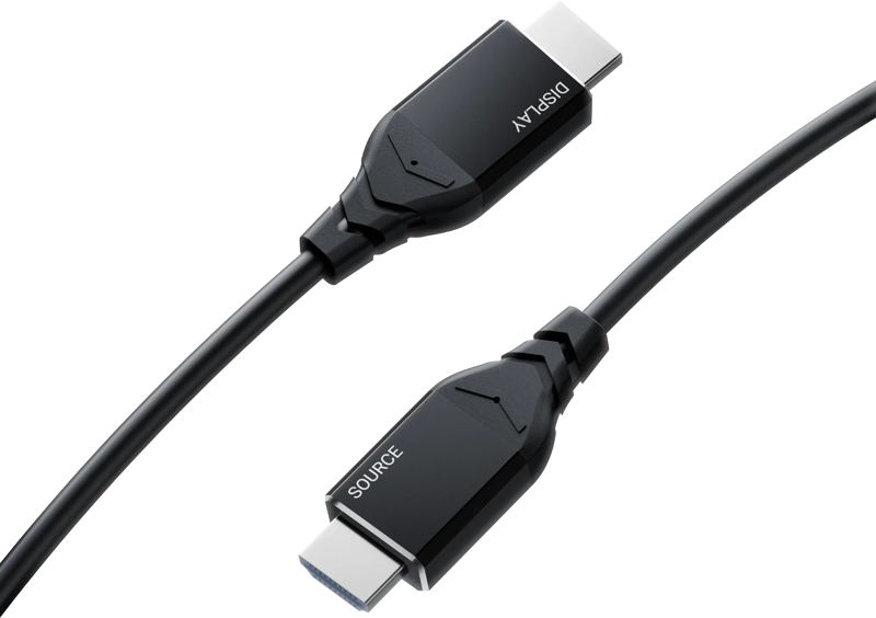 Insta360 Connect Extra Long HDMI-kaapeli (10 m) -kaapeli näkyy mustana ja siinä on merkityt liittimet - toisessa päässä SOURCE ja toisessa DISPLAY - vaalealla taustalla.