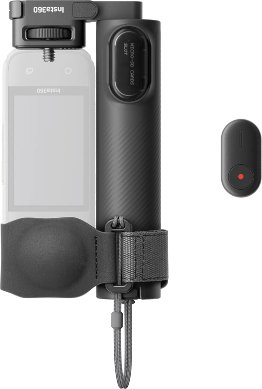 Insta360 Foldable 2-in-1 Selfie Stick Remote Kit (1/4" Mount) -selfietikku, sisältää mustan kahvan, jossa on sisäänrakennettu kaukosäädin, käsihihna ja läpinäkyvä hahmoteltu kamera, joka näkyy pienen mustan langattoman kaukosäätimen vieressä, jossa on punainen painike.
