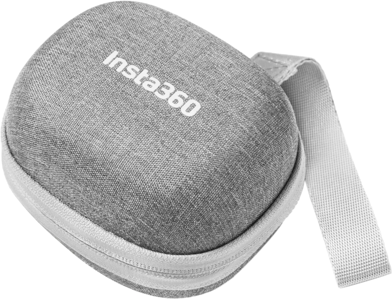 Insta360 Mini Carry Case -kotelo on pieni, harmaa, vetoketjullinen kotelo, jossa on kuvioitu kangasviimeistely, hihna ja valkoisella painettu "Insta360".