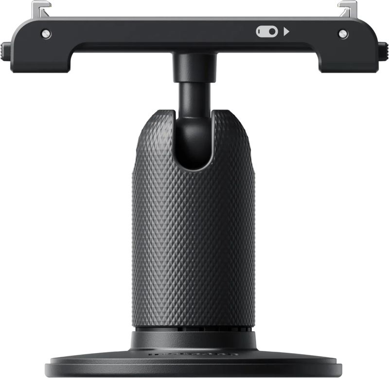 Insta360 GO 3/GO 3S Pivot Stand -jalusta on musta, kuvioitu sylinterimäinen kiinnike, jossa on pyöreä pohja ja säädettävä yläkiinnike ja joka näkyy valkoisella pohjalla.