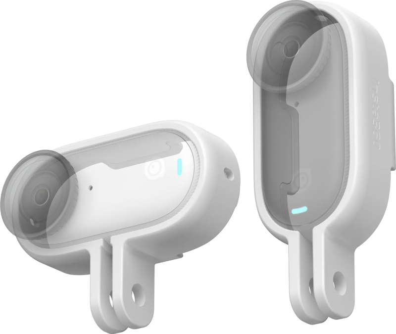 Insta360 GO 3/GO 3S Vertical & Horizontal Action Mount Set -kiinnityssarja sisältää kaksi kompaktia, valkoista kameraa, joissa on pyöristetyt reunat, kirkkaat linssinsuojukset, yksittäiset linssit, LED-merkkivalot ja kiinnitysaukot pohjassa.