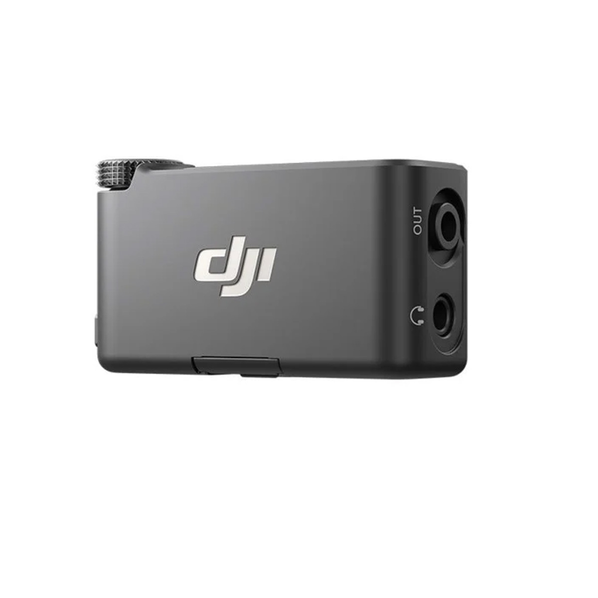DJI Mic 3 Receiver -vastaanotin on kompakti, suorakulmainen musta audiosovitin, jossa on kiertonuppi, kaksi porttia, joissa on merkintä "out" ja kuulokesymboli, sekä DJI:n logo sivullaan valkoista taustaa vasten.