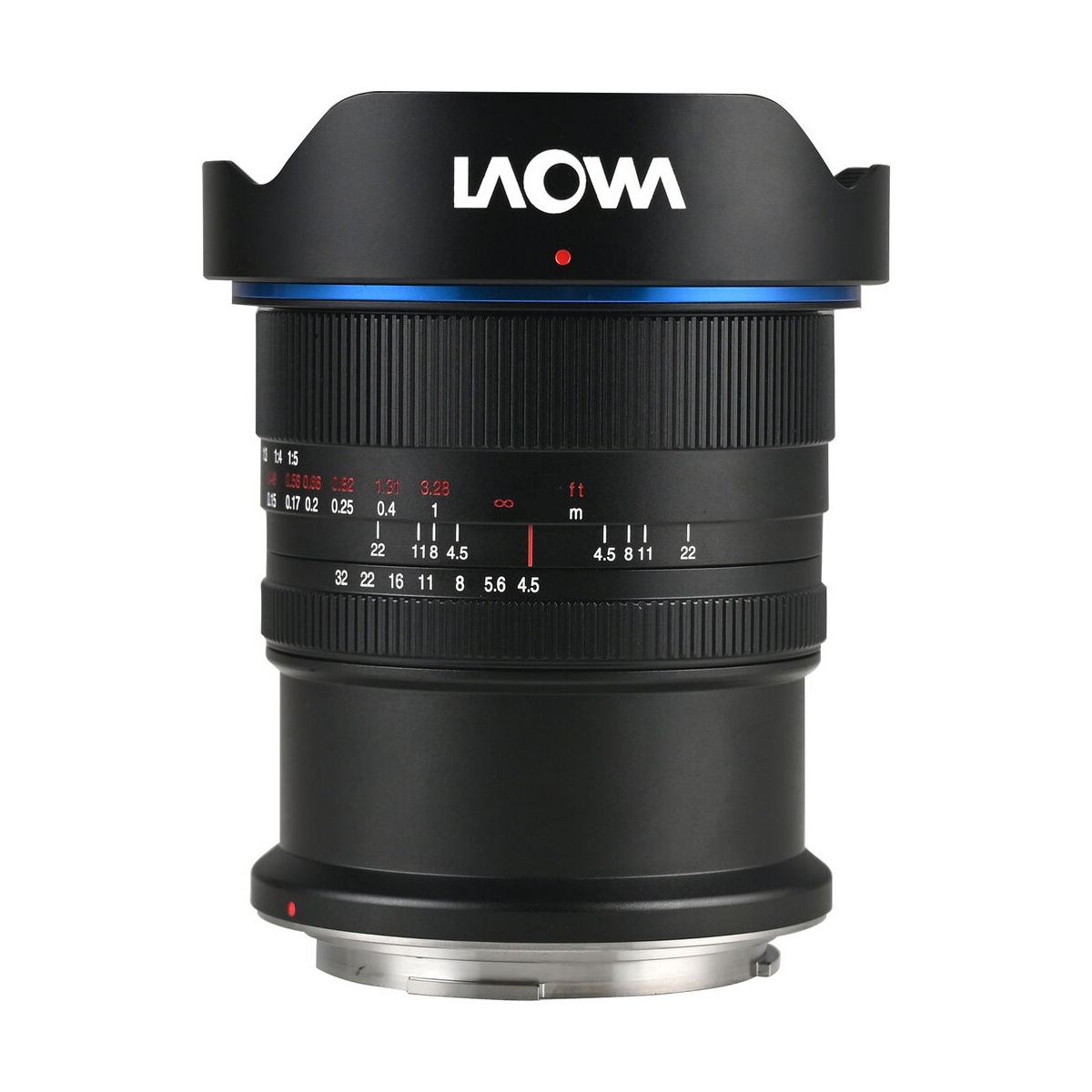 Musta Laowa 15mm f/4.5 0.5X -makro-objektiivi, Canon RF -objektiivi, jossa on uurrettu tarkennusrengas, valkoiset ja punaiset aukkomerkinnät sekä vastavalosuoja, valkoista taustaa vasten.