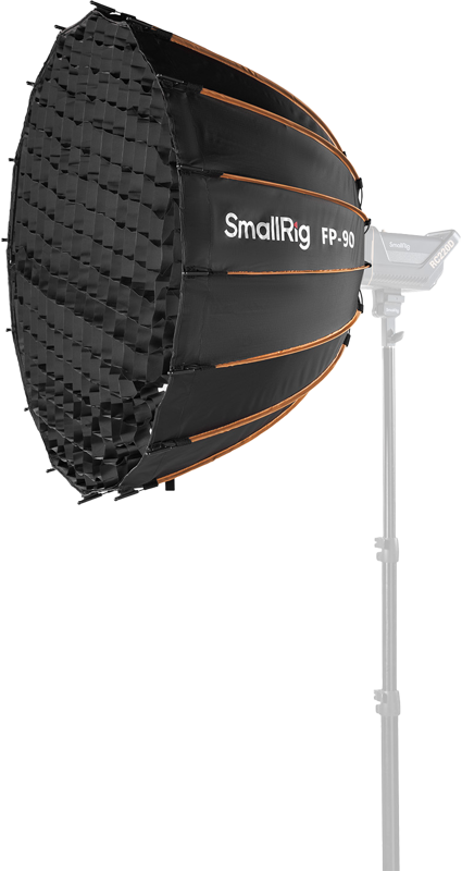 Musta SmallRig 5395 FP-90 Quick-Setup Folding Folding Parabolic Softbox oransseilla kylkiluilla ja ristikkokiinnityksellä on asennettu korkeaan jalustaan tavallista taustaa vasten.