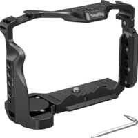 SmallRig 5583 Cage with AirTag Slot for Sony Alpha 7R V / 7 IV / 7S III / 1 / 7R IV -kehikko