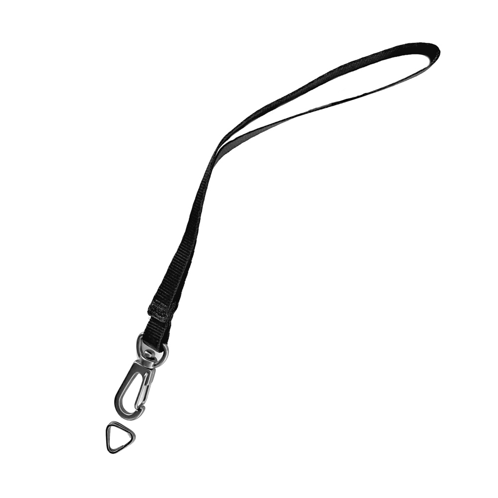 BlackRapid Camera Safety Tether II on musta kaulanauha, jossa on metallilukko ja pieni kolmion muotoinen kiinnike valkoisella pohjalla.