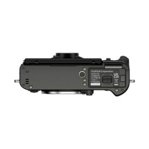 Fujifilm X-T30 III Body Harmaa (Charcoal Silver) -rungon ylhäältä katsottuna, jossa korostuvat objektiivin kiinnitys, akkulokero, etiketit sekä useat portit ja säätimet valkoisella taustalla.