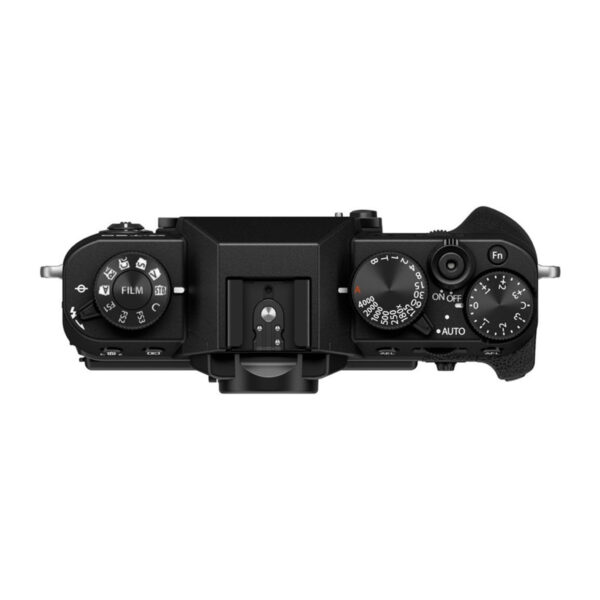 Fujifilm X-T30 III Body Musta ylhäältä, jossa on musta viimeistely, toimintatilan, suljinnopeuden ja ISO-arvon säätimet, keskellä oleva kuumakenkäkiinnitys ja kuvioitu oikeanpuoleinen kahva.