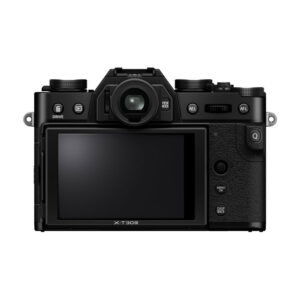 Fujifilm X-T30 III Body Musta musta digitaalikamera, jossa on suuri LCD-näyttö, erilaisia ohjauspainikkeita, valintakiekkoja ja ylhäältä keskelle sijoitettu etsin. Malli on merkitty näytön alaosaan.