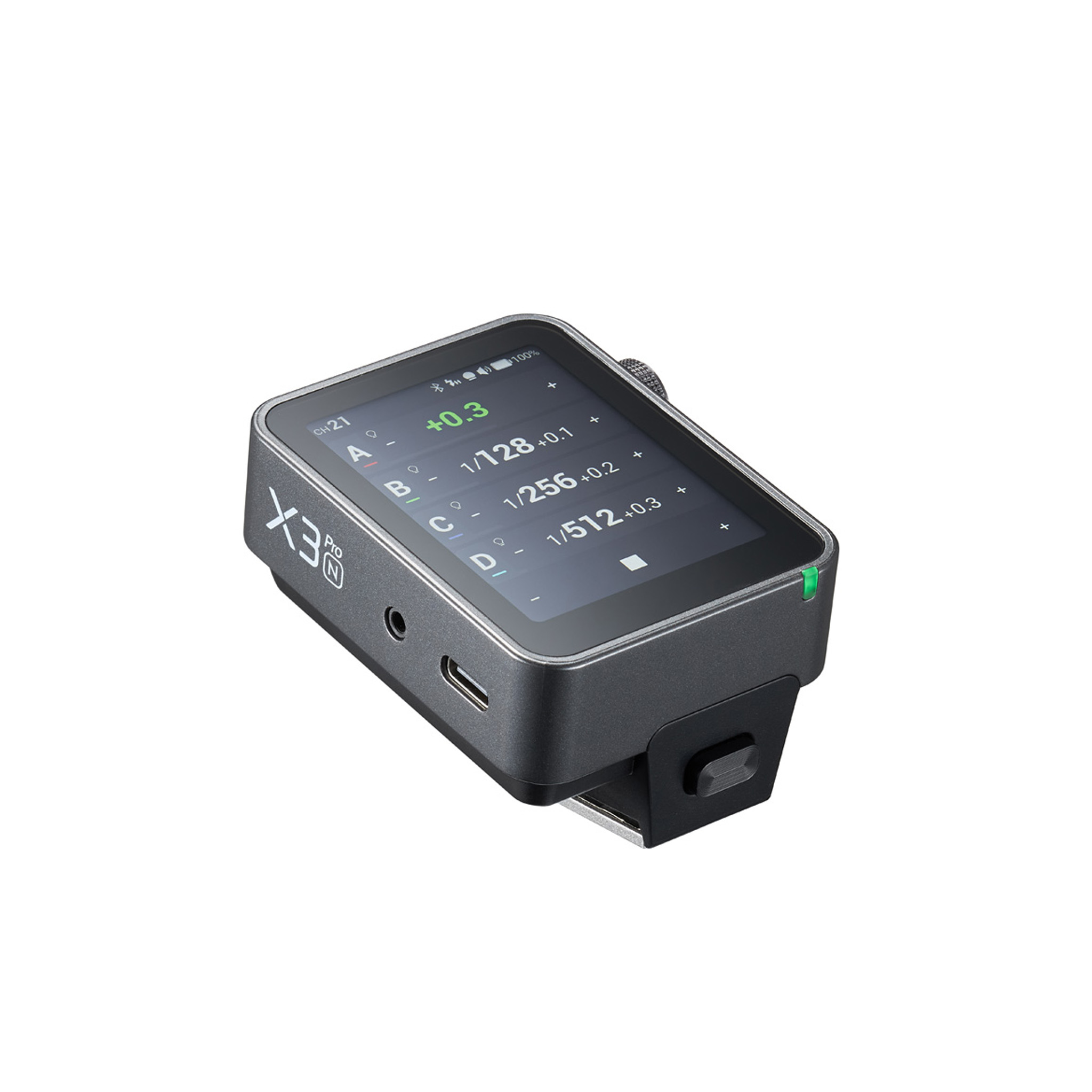 Godox X3Pro N 2.4G kosketusnäyttö lähetin -Nikon on kompakti, suorakaiteen muotoinen digitaalinen laite, jossa on kosketusnäyttö, merkintä X3 Pro, jossa on USB-C-portti, painike ja merkkivalo sen tyylikkäässä, tummanharmaassa rungossa.