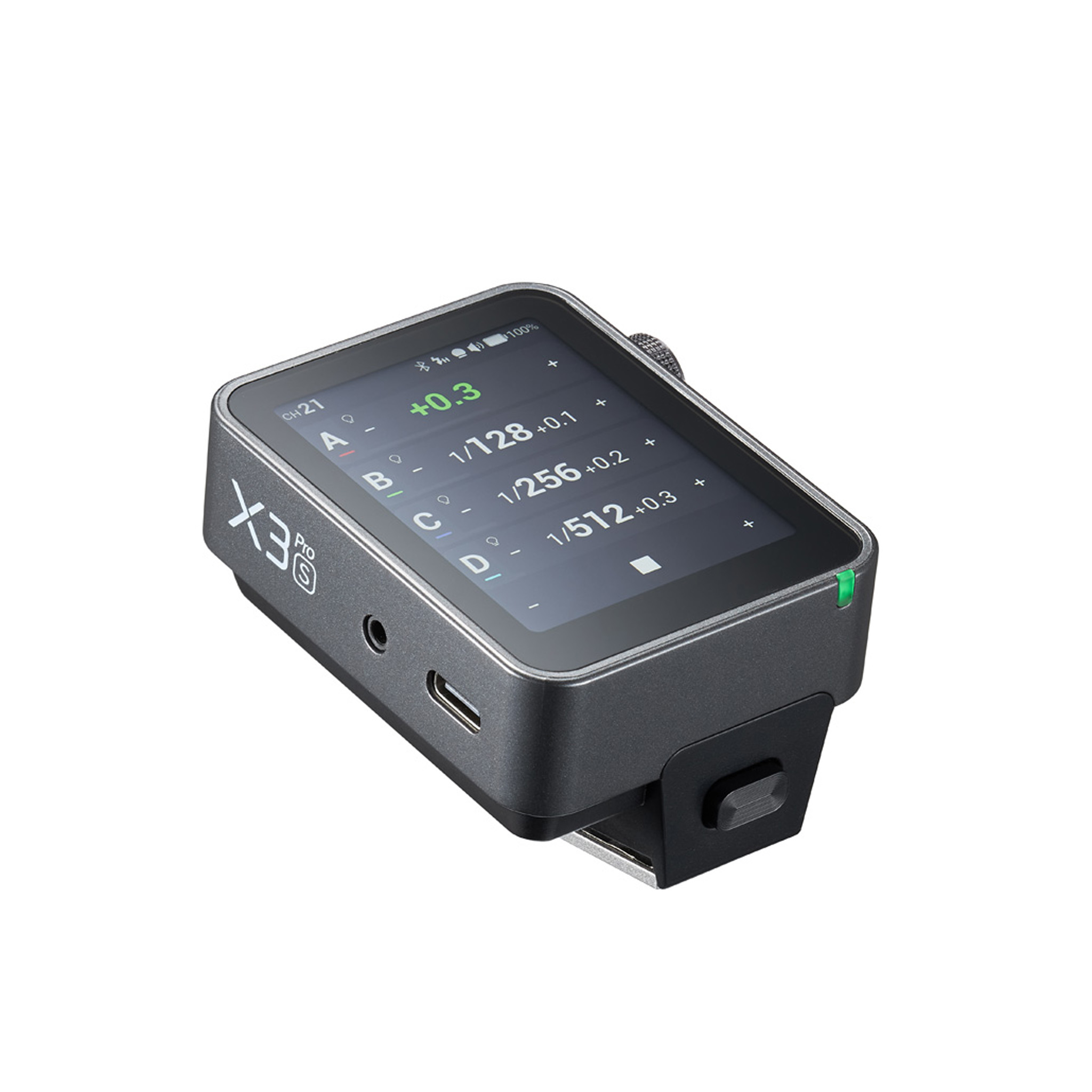 Pienikokoinen, musta Godox X3Pro S 2.4G kosketusnäyttö lähetin -Sony, jossa on valkoisella pohjalla näkyvä kosketusnäyttö, jossa näkyvät asetukset, USB-C-portti ja kiinnitysteline.