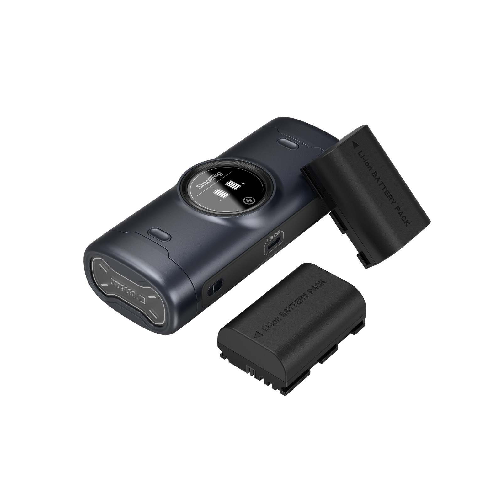 SmallRig 5695 Portable Charger Case Kit for LP-E6P Camera Batteries on pienikokoinen musta laite, jossa on pieni näyttö, ja siinä on kaksi irrotettavaa suorakaiteen muotoista Li-ion-akkupakkausta, joista toinen on osittain paikallaan ja toinen vieressä.