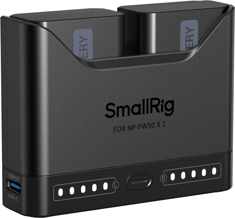 Smallrig 5488 Turbo Charging Kit NP-FW50-kameran akuille sisältää mustan kaksoislaturin, jossa on kaksi akkua, LED-merkkivalot, keskipainike ja sivussa oleva USB-C-tuloliitäntä.
