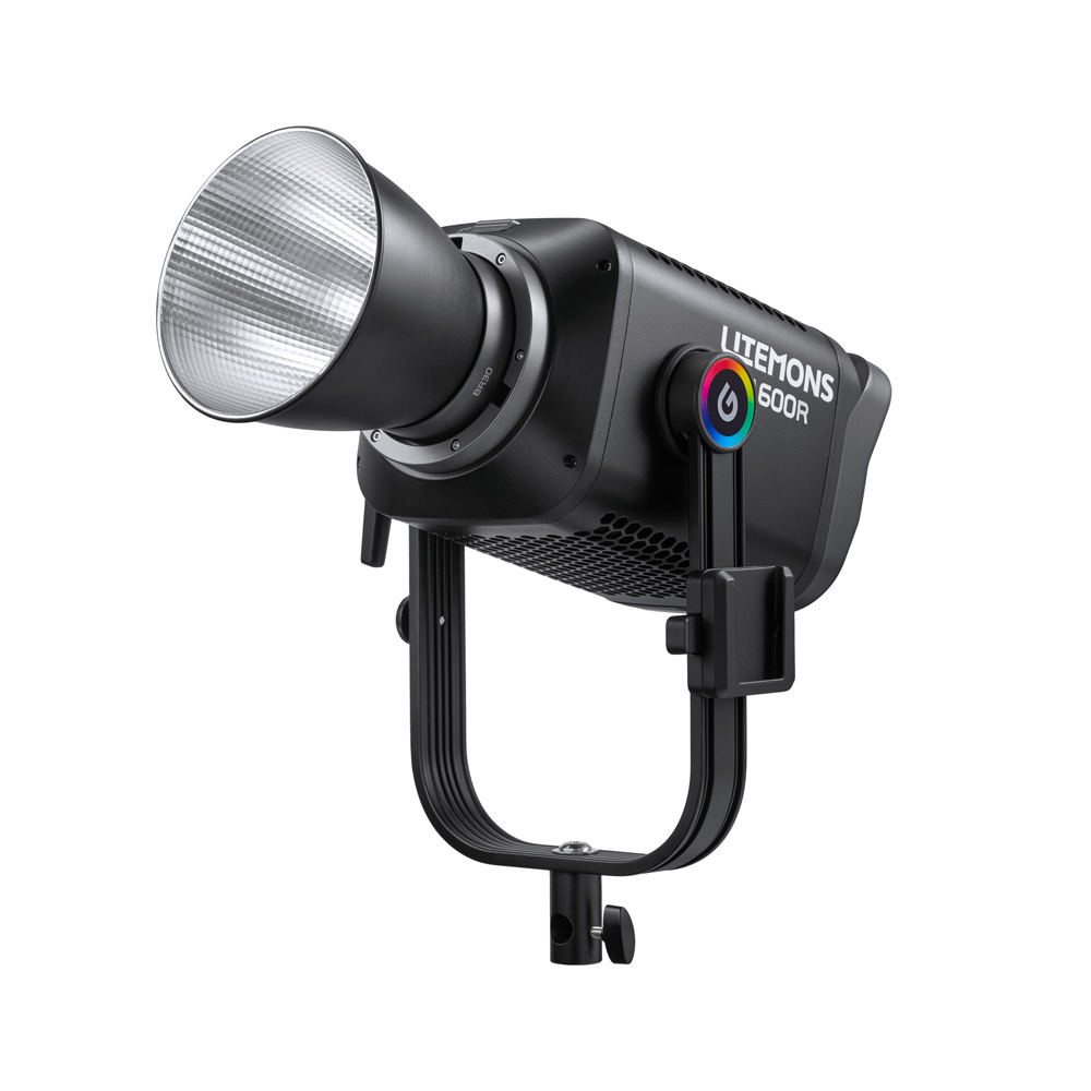 Godox Litemons LA600R RGB LED Video Light Musta, jossa on suuri heijastin ja U-muotoinen kiinnike säädettävää asentoa varten, näkyy tavallista valkoista taustaa vasten.