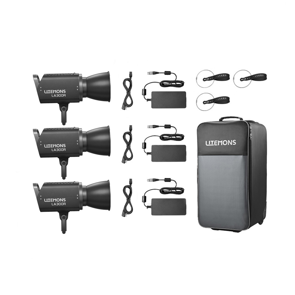 Godox Litemons LA300R RGB LED Video Light 3 Light Kit Musta sisältää kolme studio-LED-valoa, virta-adapterit kaapeleineen, pyöreät diffuusorit ja suuren mustan kantolaukun, jossa on merkintä LITEMONS, kaikki valkoisella pohjalla.