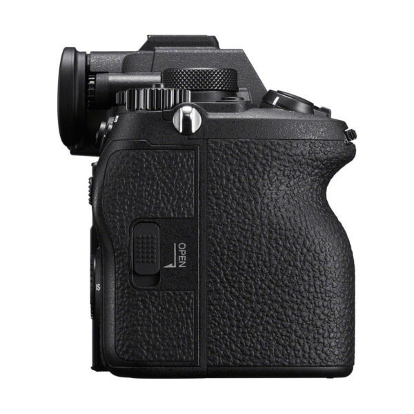 Sony A7 V -järjestelmäkamera - 100 € alennus akkukahvasta