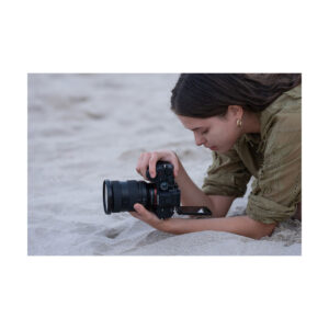 Sony A7 V -järjestelmäkamera - 100 € alennus akkukahvasta