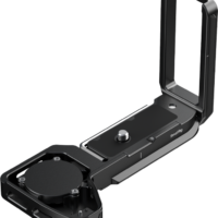 SmallRig 6034 L-Shaped Mount Plate with AirTag Slot for Sony Alpha 7 V / 7R V / 7 IV