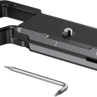 SmallRig 6033 base plate with AirTag slot
