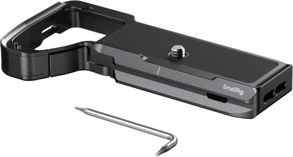 SmallRig 6033 base plate with AirTag slot