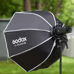 Godox S3 -salamakannatin Bowens-kiinnityksellä