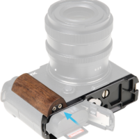 800q-05_136304 SmallRig 5945 L-Shaped Mount Plate with Wooden Handle for Lumix S9